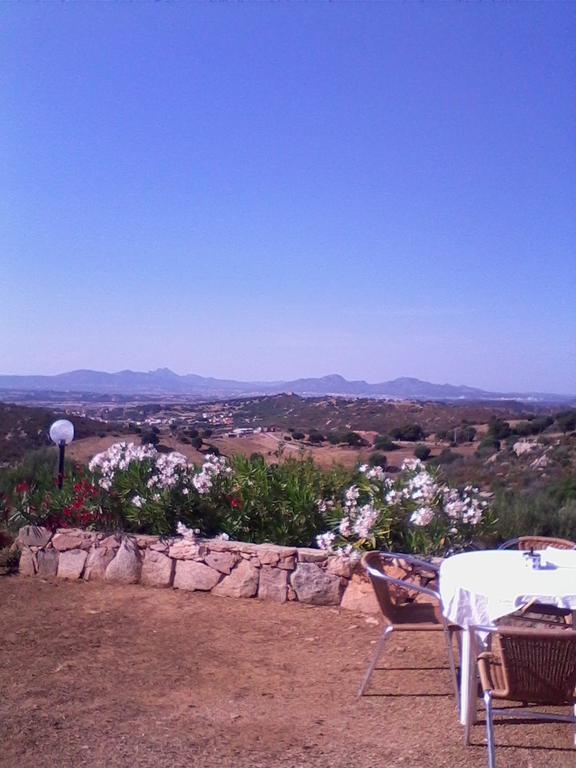 Farm Stay Gli Oleandri Loiri Porto San Paolo Ngoại thất bức ảnh