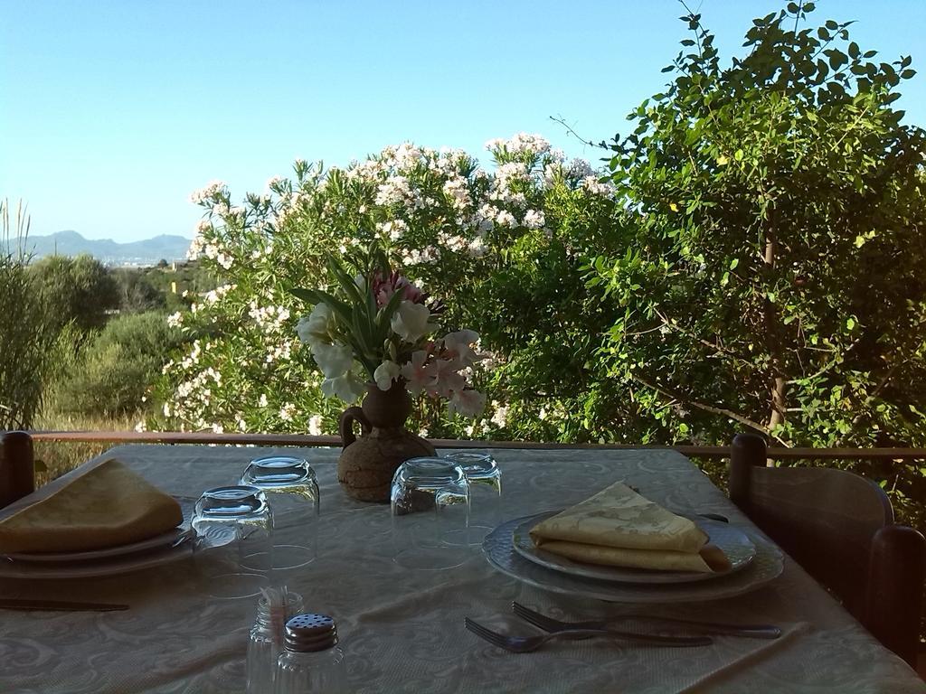 Farm Stay Gli Oleandri Loiri Porto San Paolo Ngoại thất bức ảnh