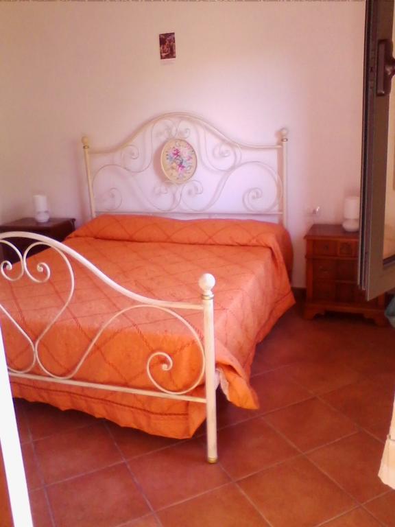 Farm Stay Gli Oleandri Loiri Porto San Paolo Phòng bức ảnh