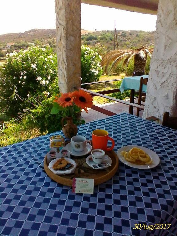 Farm Stay Gli Oleandri Loiri Porto San Paolo Ngoại thất bức ảnh