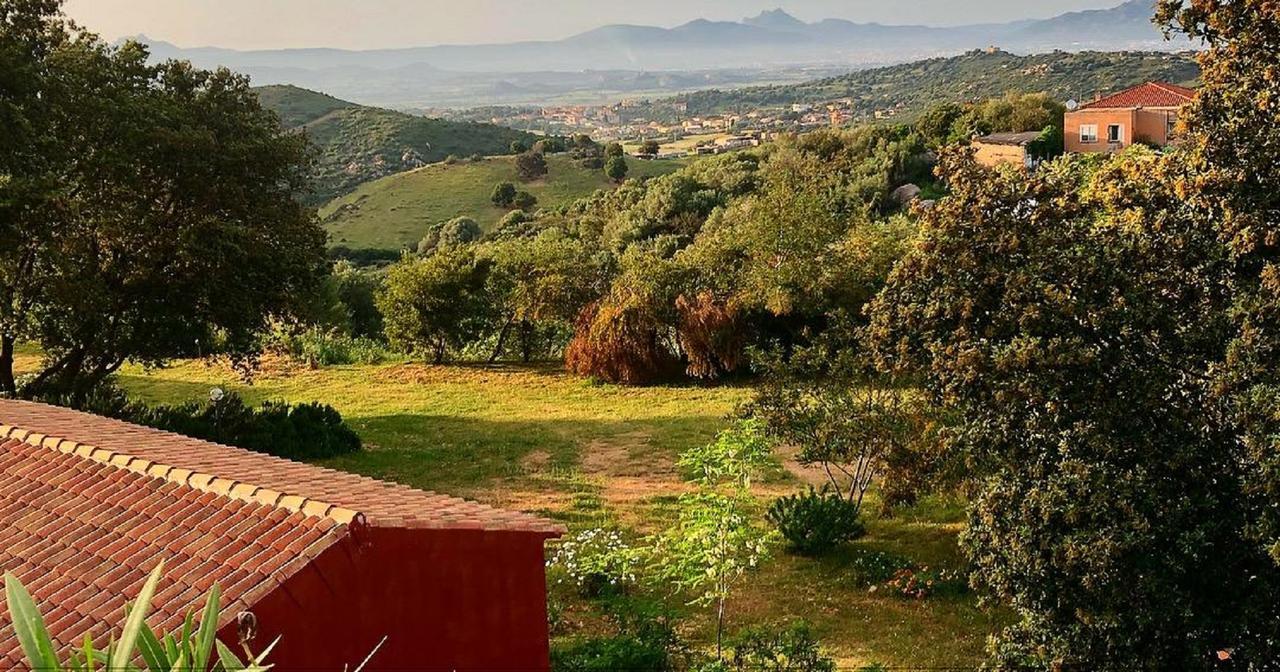 Farm Stay Gli Oleandri Loiri Porto San Paolo Ngoại thất bức ảnh