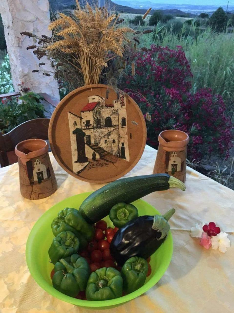 Farm Stay Gli Oleandri Loiri Porto San Paolo Ngoại thất bức ảnh