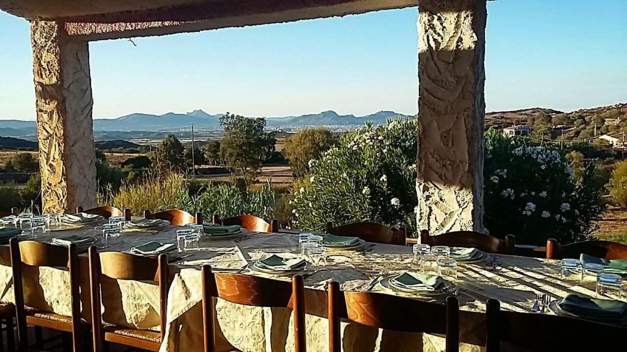 Farm Stay Gli Oleandri Loiri Porto San Paolo Ngoại thất bức ảnh